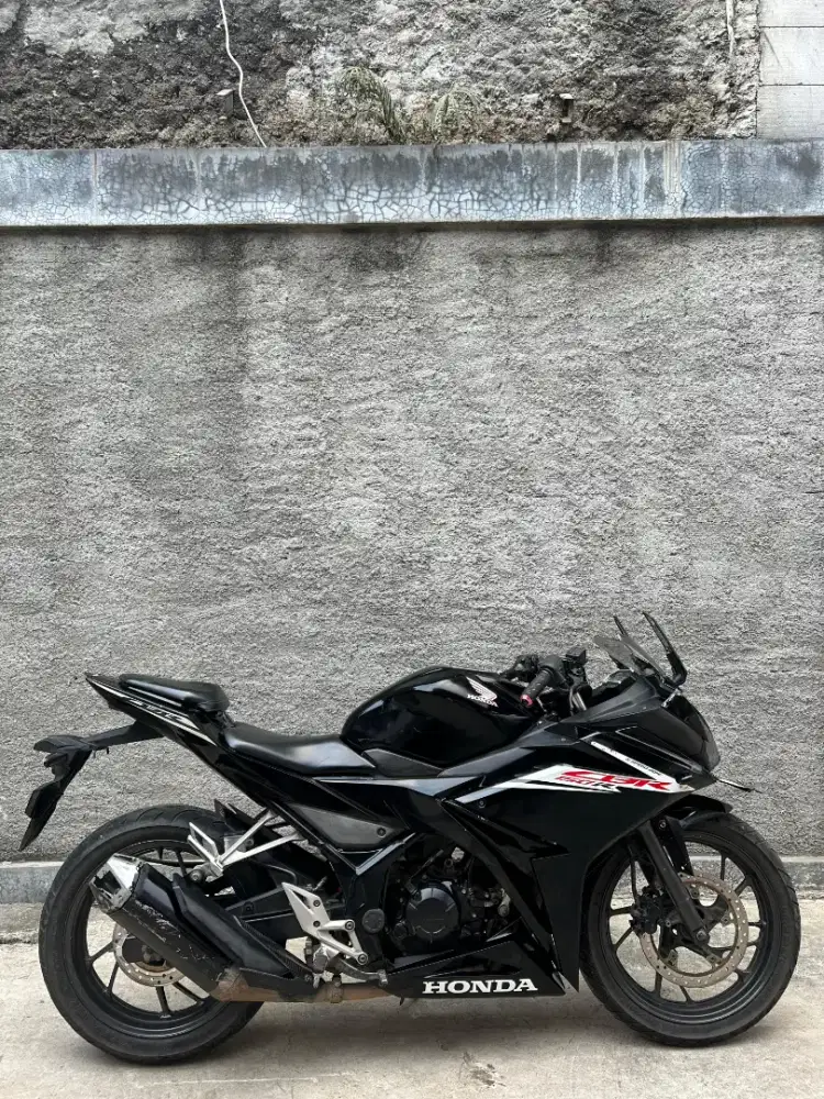 CBR150R   mesin kering  semuanpart ori ban tebel