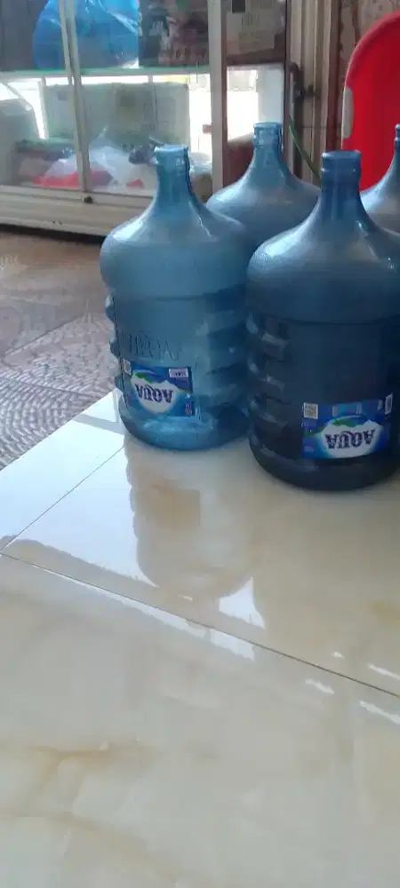 Jual botol Aqua beka ada 8 botol murah l