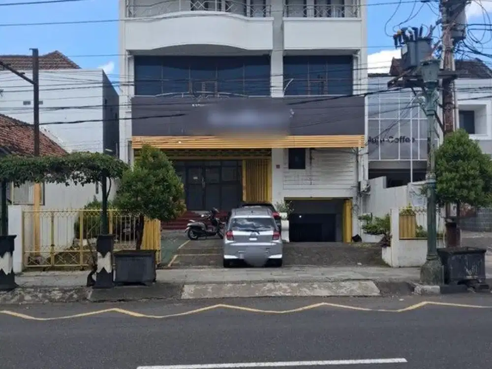 Disewakan Ruko / Ruang Usaha 3 Lantai Di Jalan Profesor Yohanes, Terban, Kota Yogyakarta