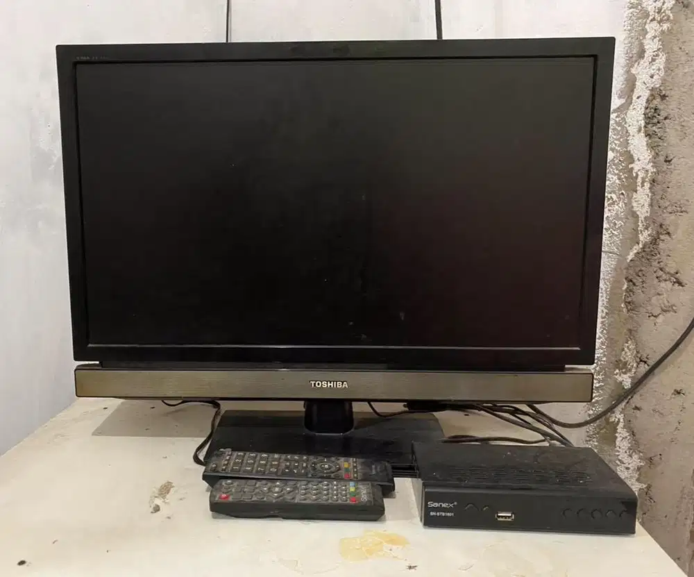 TV Toshiba 24Inch + Set Top Box