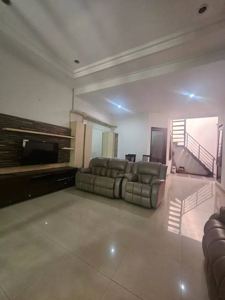 Dijual Rumah Nyaman di Singgasana Pradana Bandung