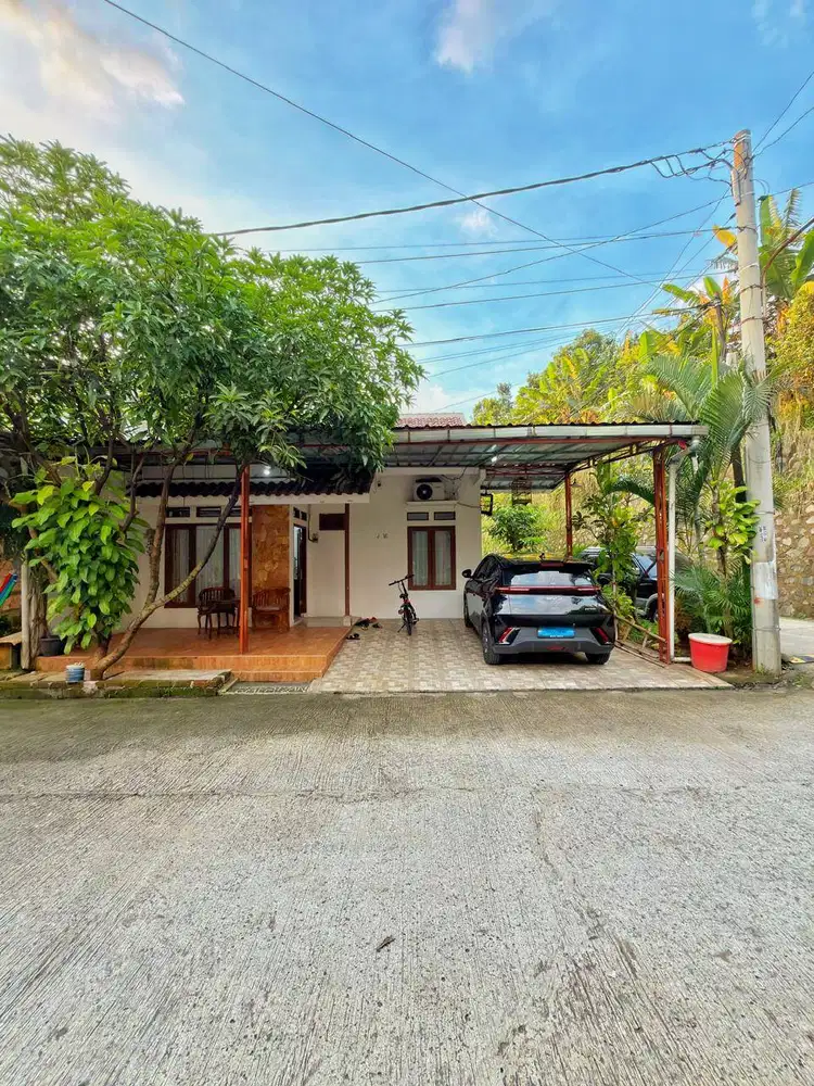 Rumah Hook Idaman Keluarga yang Asri, Luas, Double Carport (SHM)