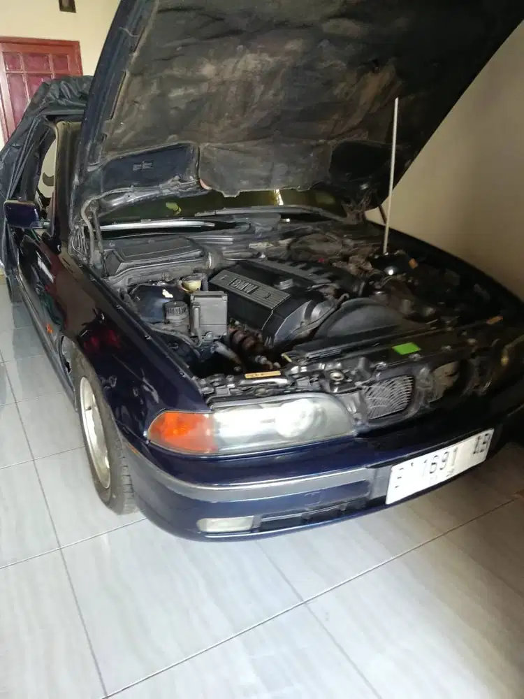 BMW 528i A/T tahun 1998