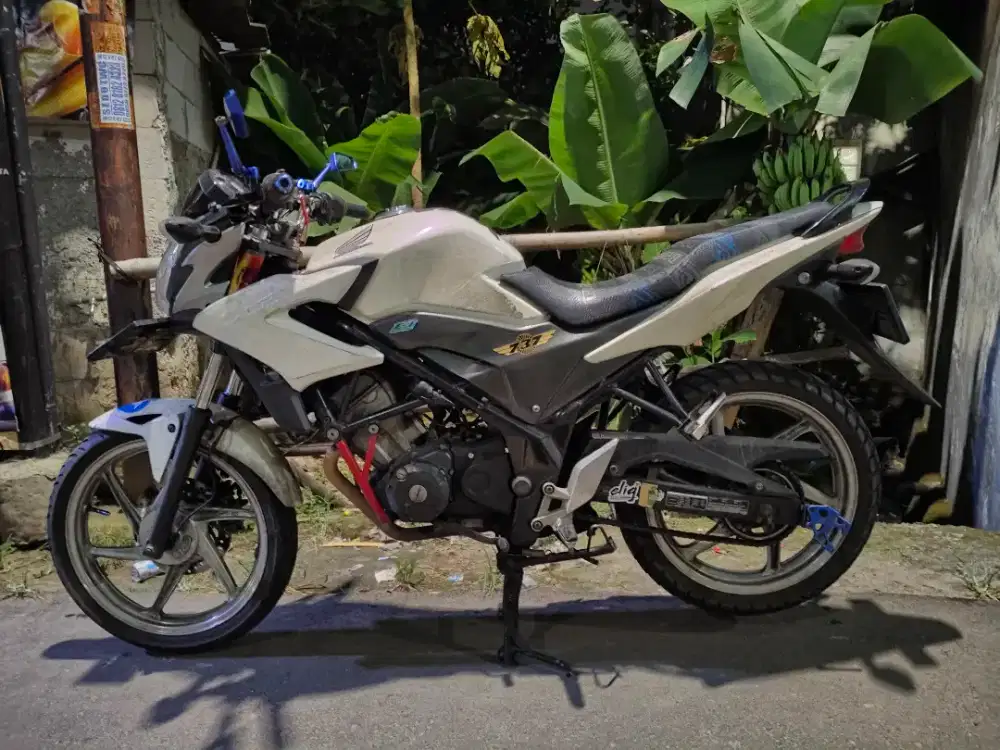 HONDA CB150R 2013