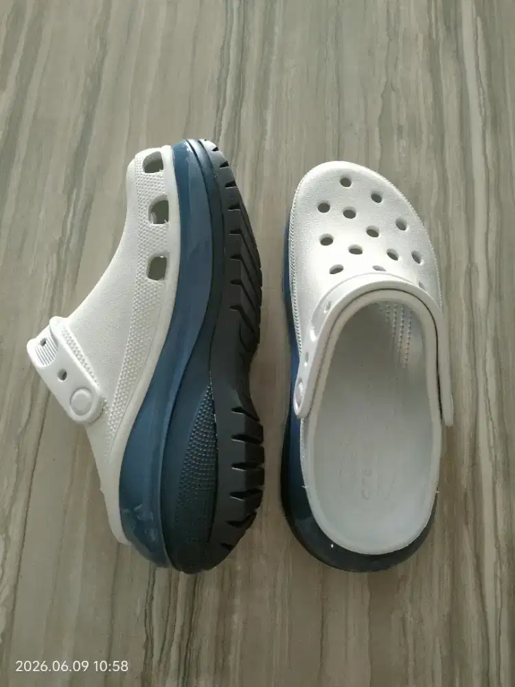 Sandal Wanita Crocs Mega Crush Clog