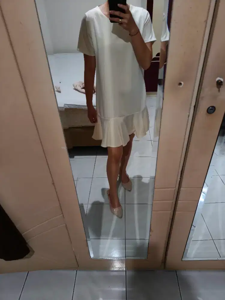 Preloved White Dress Scuba Woman