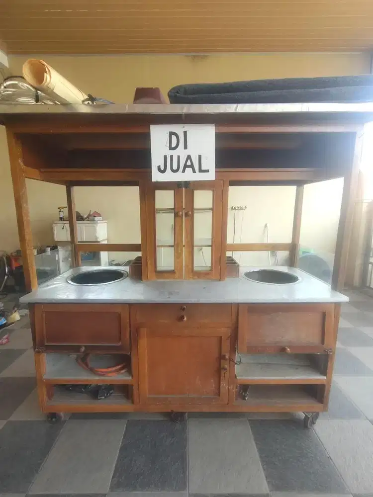 Gerobak ( bekas jual mie ayam bakso )