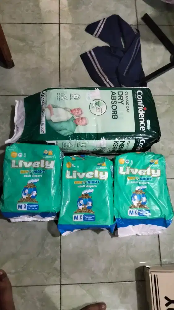 Pampers perlekat dewasa