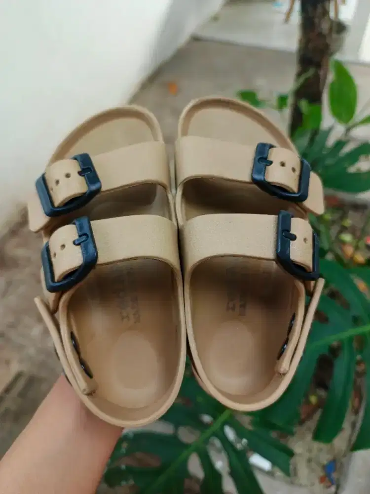 Preloved sendal anak
