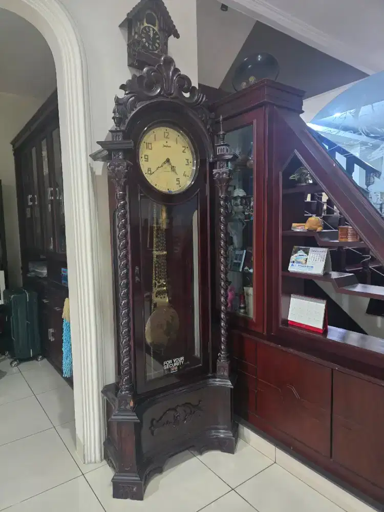 Jam antik merk Junghars