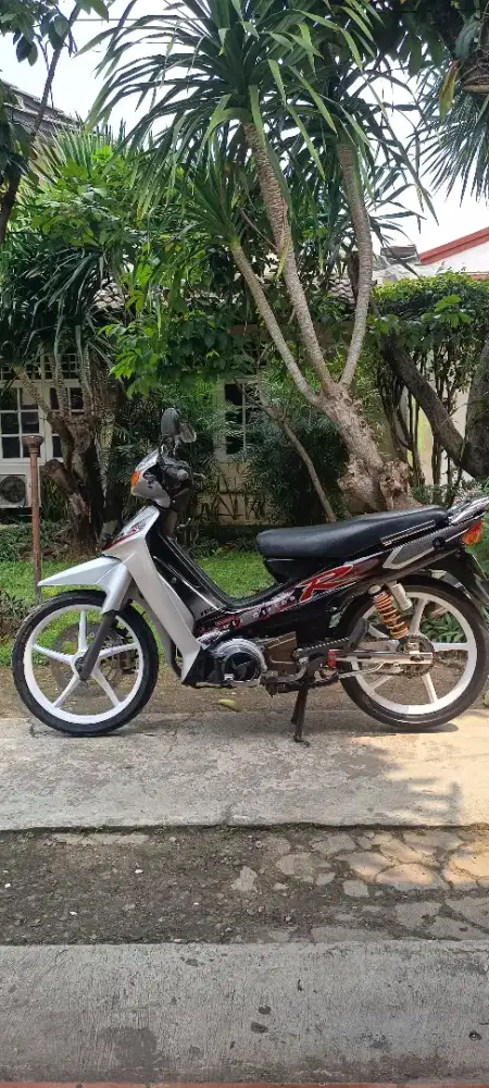 Yamaha Fiz R 2002 2 tak