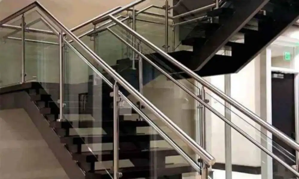 Reling balkon tangga stenlies kaca