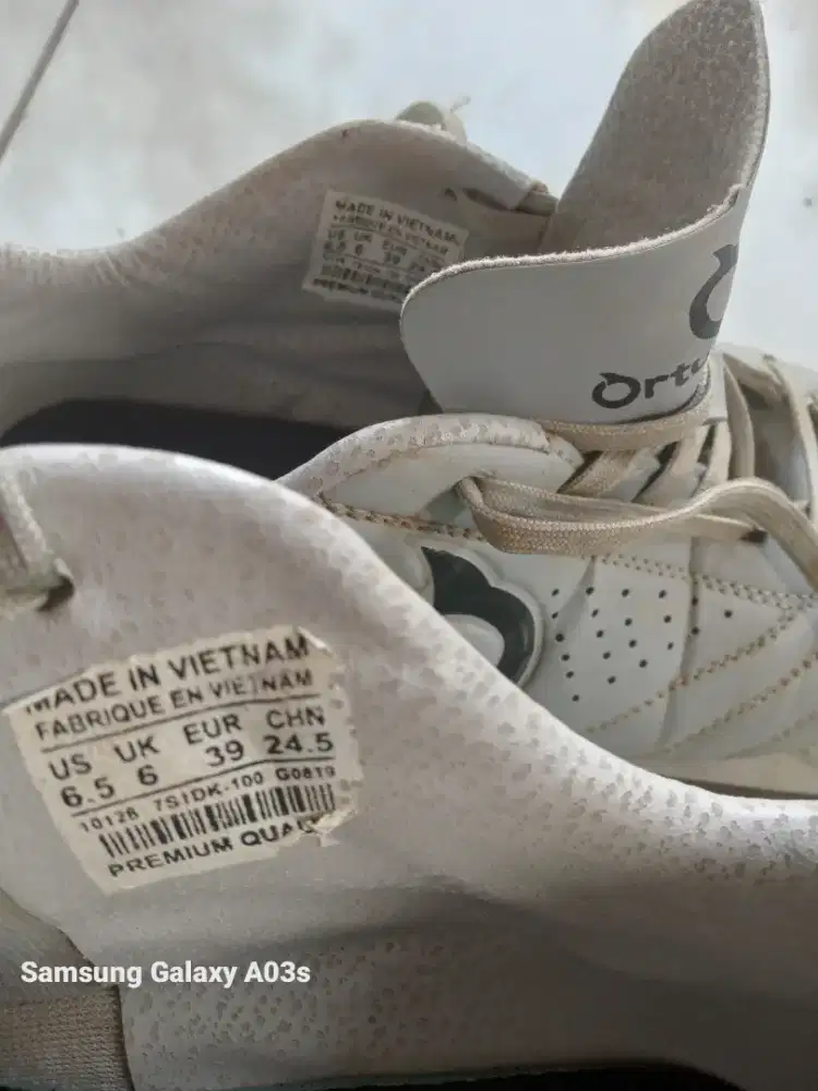 Sepatu bola kualias premium
