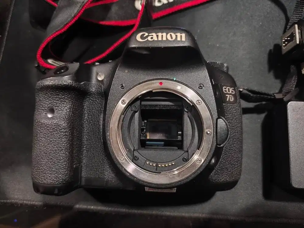 JUAL KAMERA CANON EOS 70D