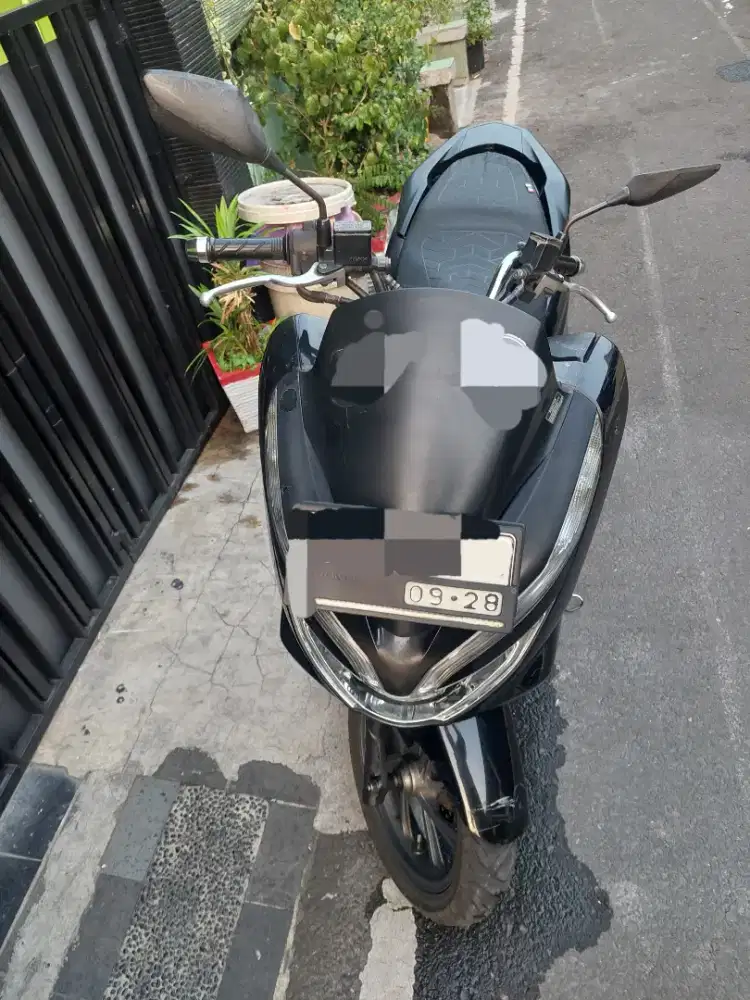 DI JUAL MOTOR HONDA PCX tahun 2018 (HITAM)