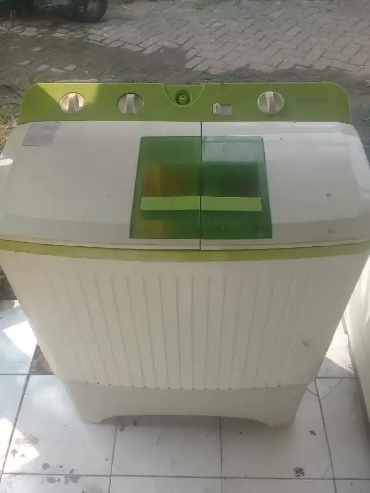 mesin cuci 2 tabung merek Polytron