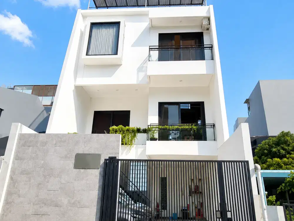 Rumah Modern Pluit Karang 8x15 3+1KT SHM BrandNew Semi Furnished