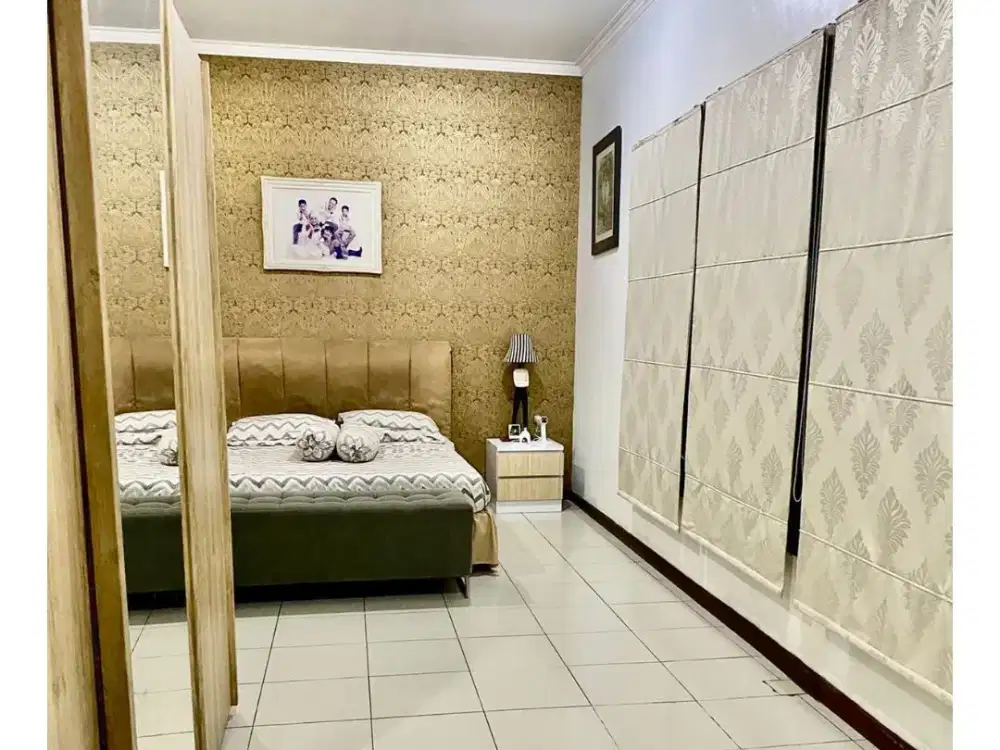Rumah mewah 3 lantai  Siap Huni Lokasi Strategis