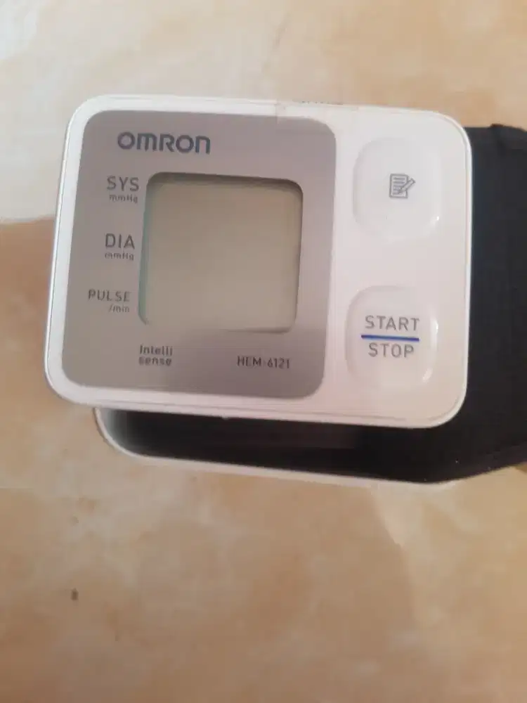 Alat ukur tensi Omron kondisi off