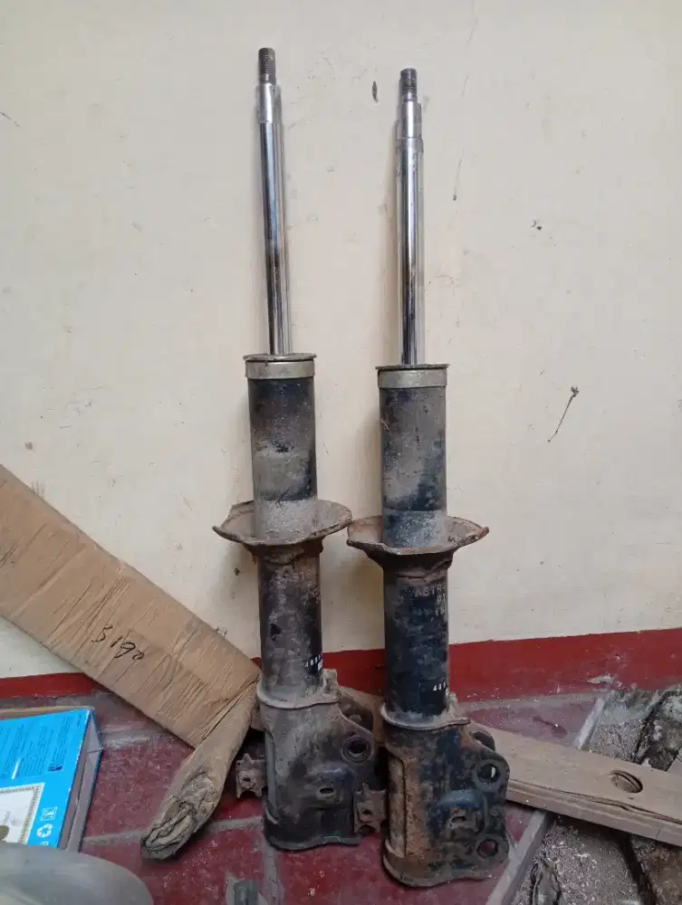 Shockbreaker depan GrandMax