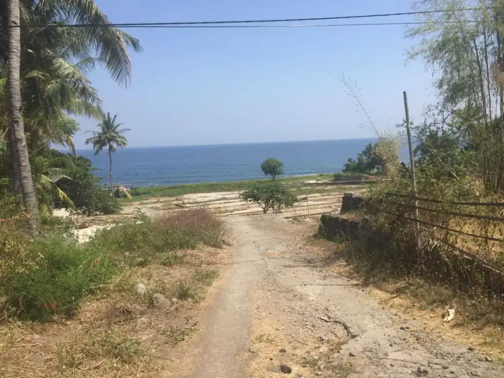 Tanah pinggir pantai dan pinggir jalan Lombok utara