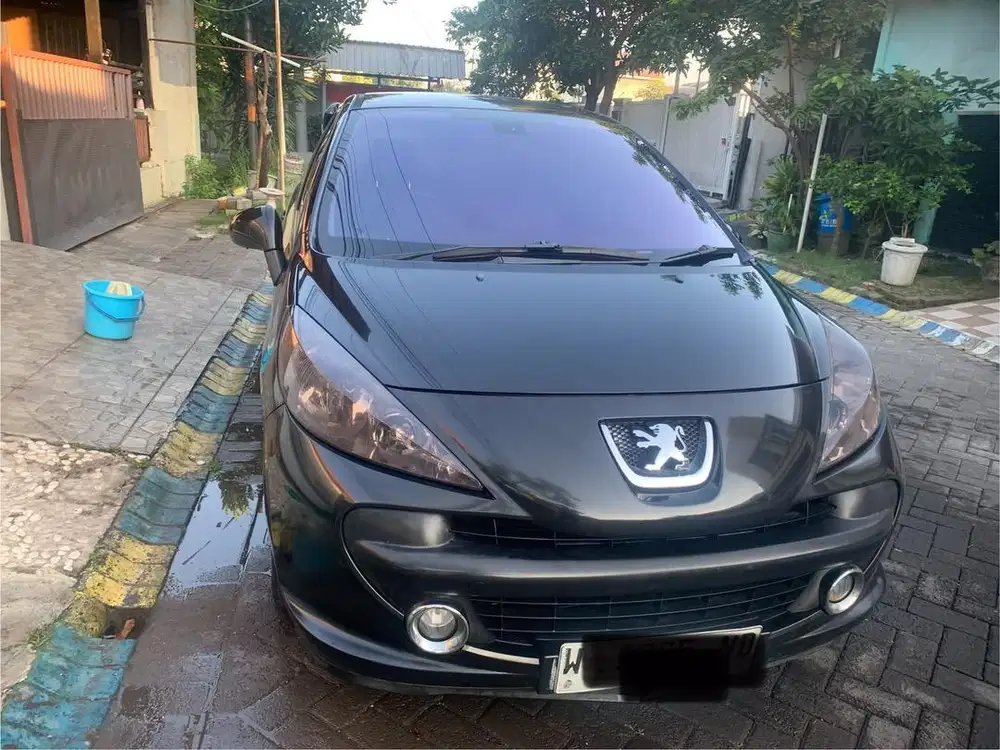 Peugeot 207 Hitam