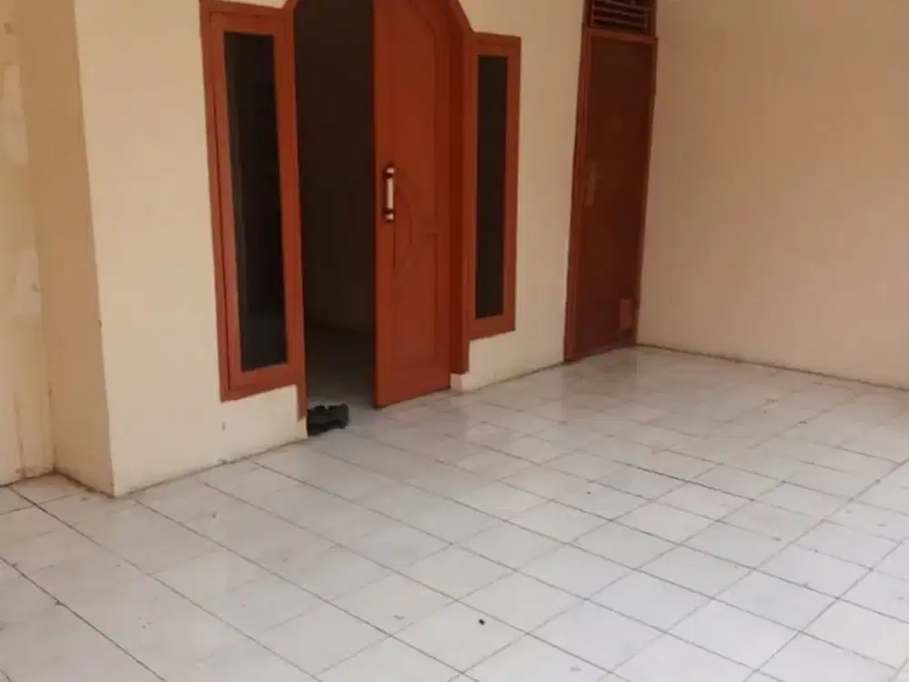 Rumah Nyaman dengan Carport 2 Mobil di Tytyan Kencana Bekasi