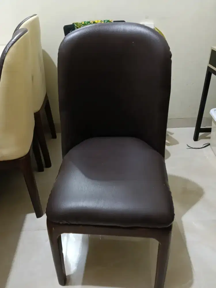 Kursi makan kulit kaki kayu jati