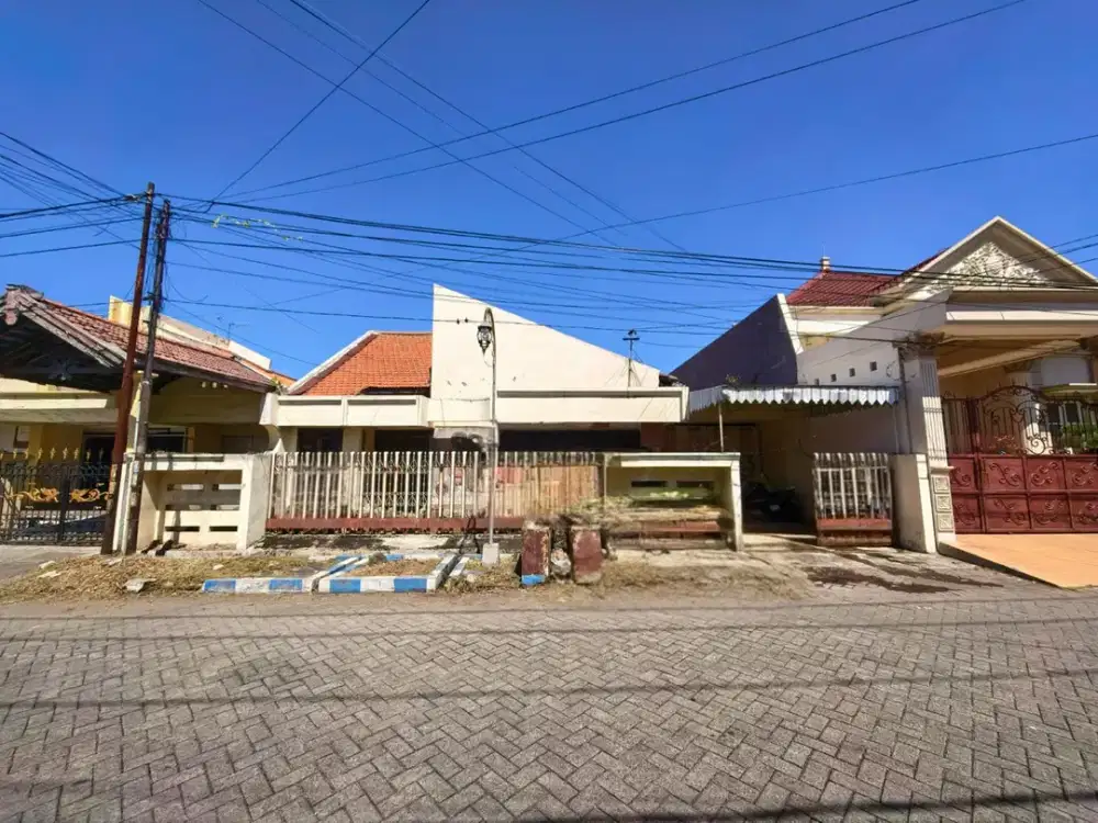 Disewakan rumah manyar kertoarjo dimensi 14x33 meter ada 6 kamar tidur dekat resto Layar Seafood dan Honda