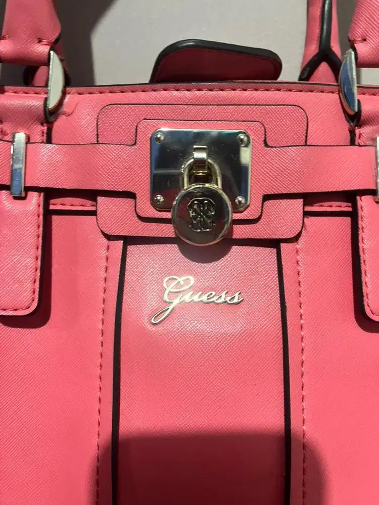 Tas Wanita Guess