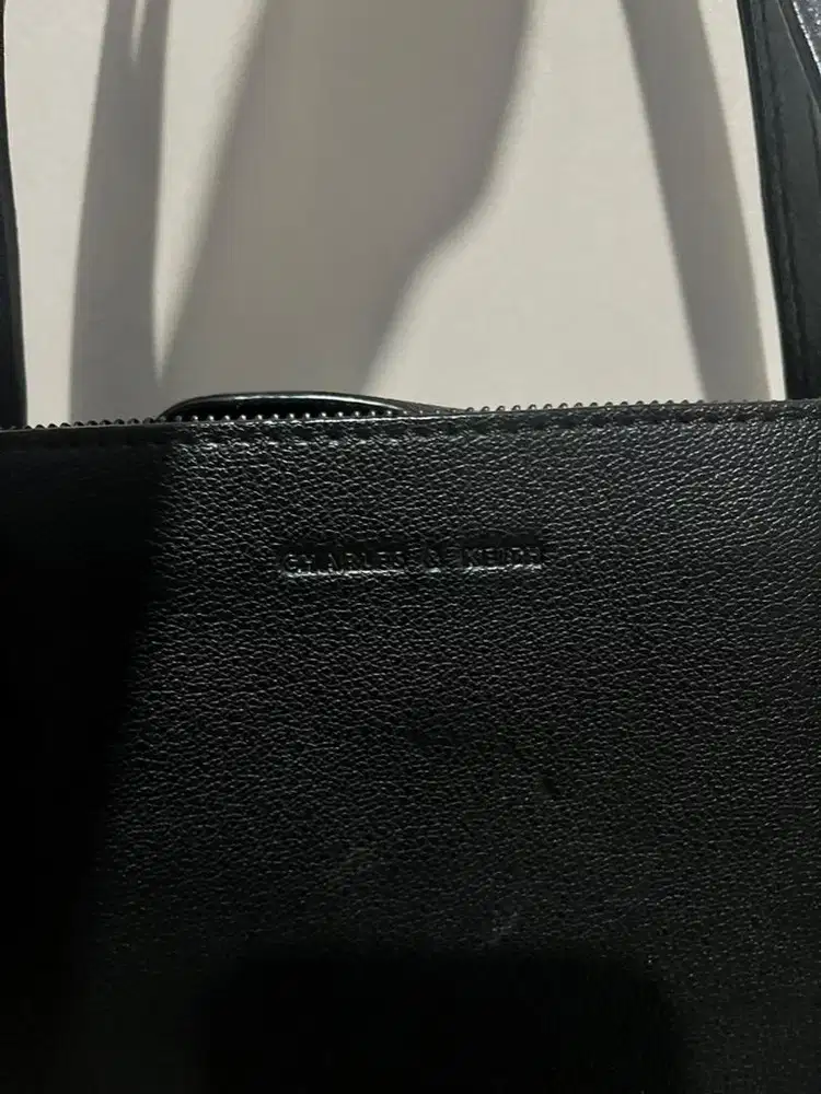 Tas Wanita Merk Charles & Keith