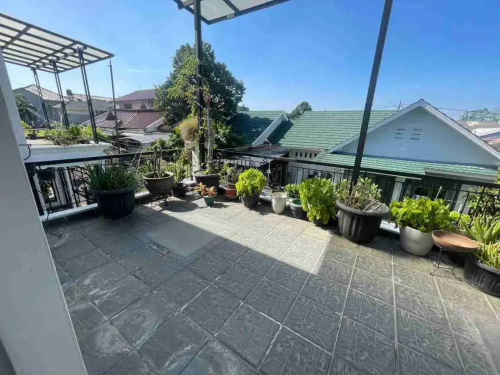 Best Deal! Rumah Besar Semi Furnished di Larangan Tangerang – 2,5 Lantai, Luas & Elegan
