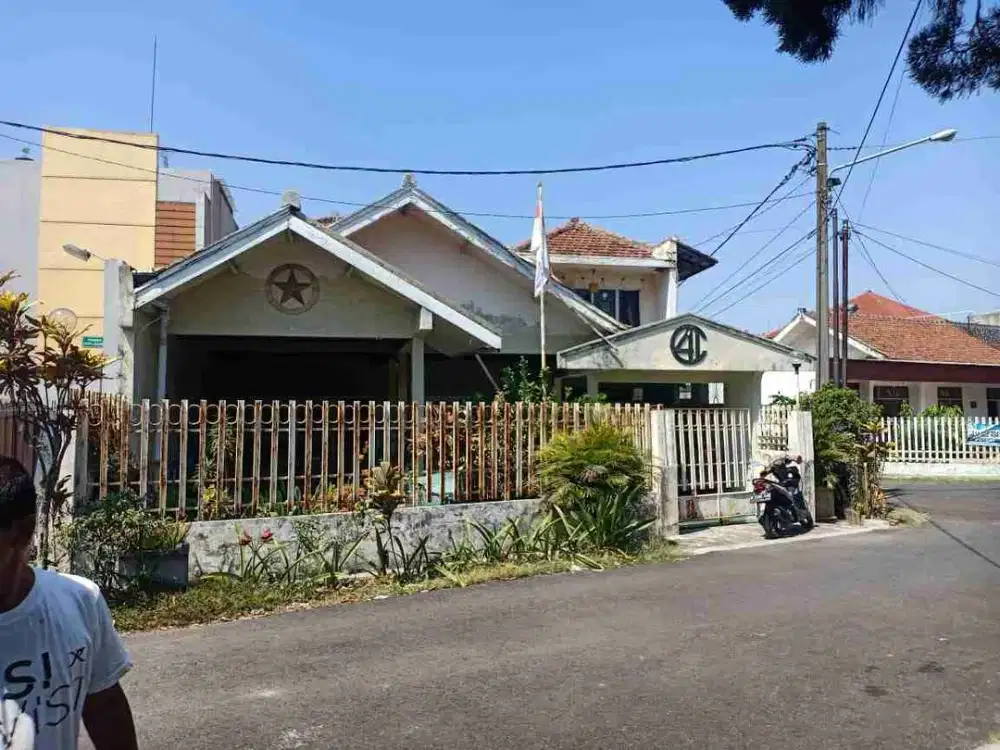 DIJUAL RUMAH HITUNG TANAH LOKASI TURANGGA STRATEGIS DEKAT TAMAN SAYAP BUAHBATU BANDUNG