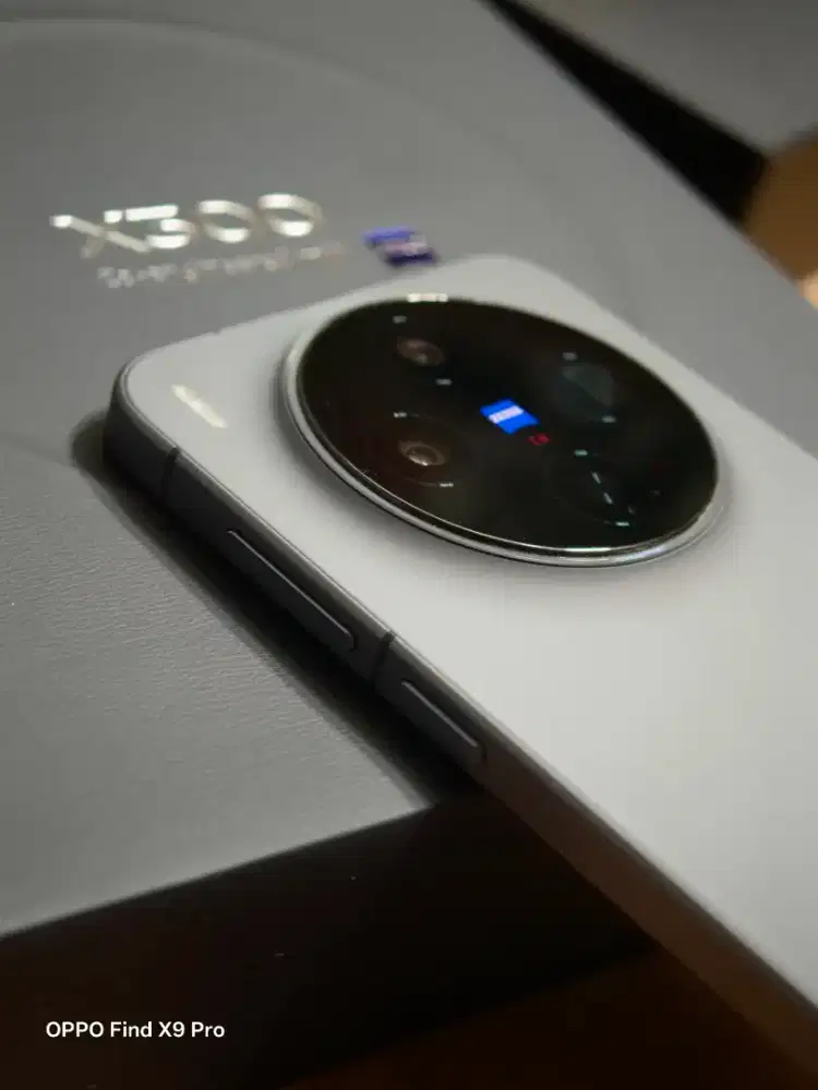 Vivo X300 5G 12/256 SECOND like new Desember 2026
