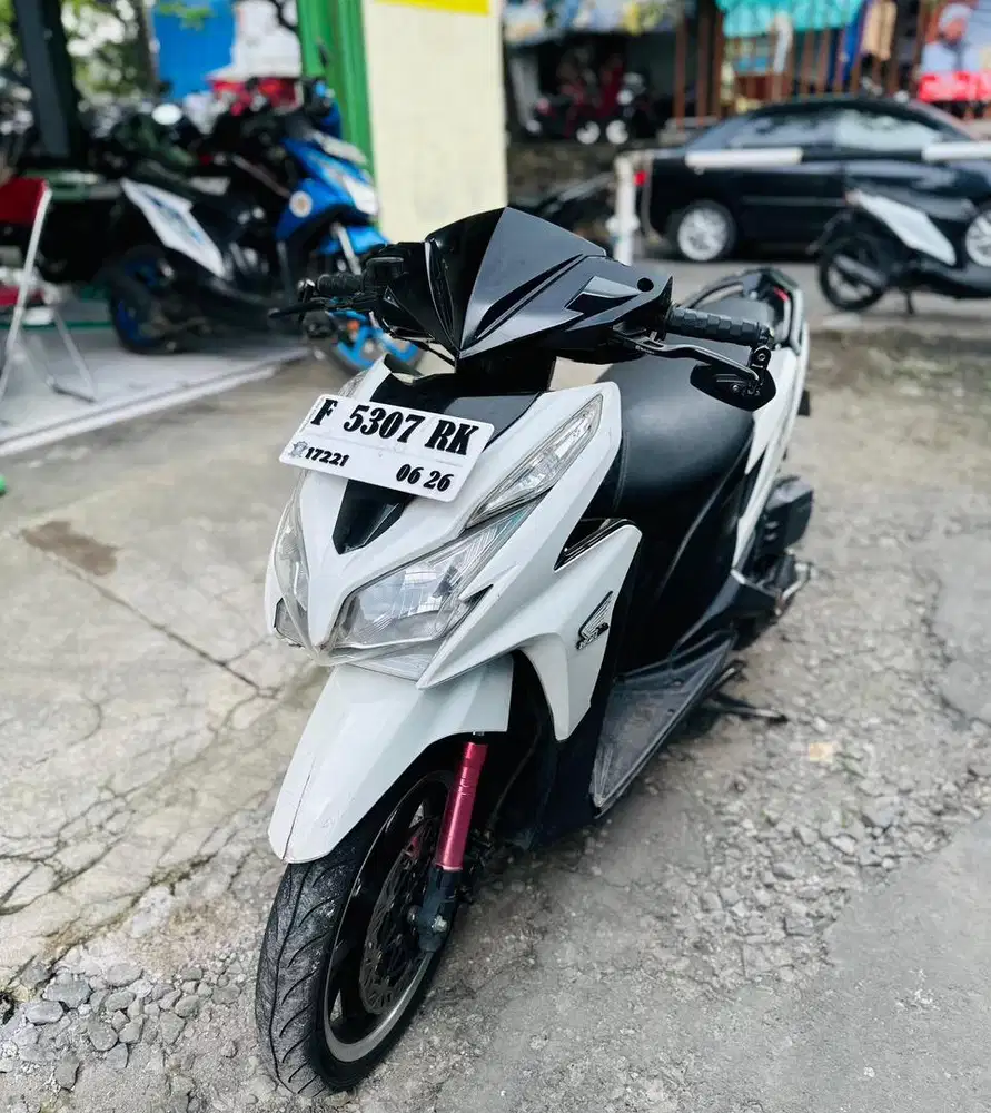 Vario 125 putih kzr 2013