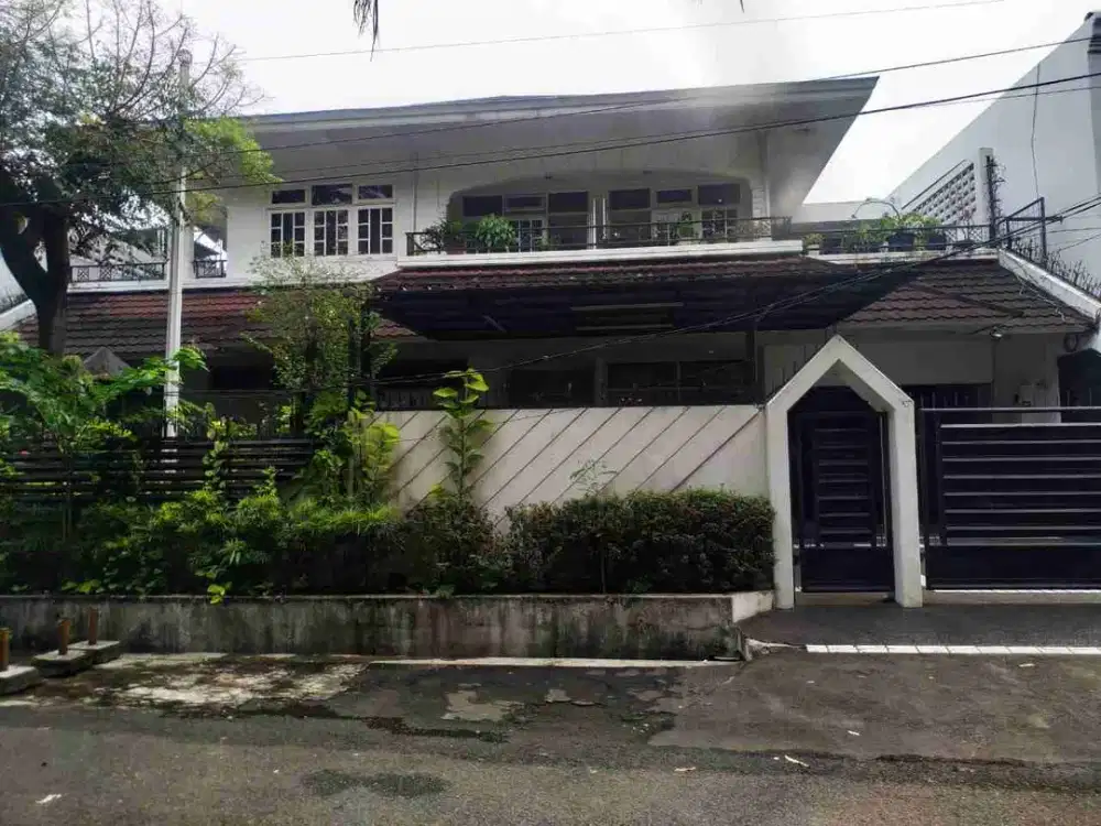 Jual rumah cocok hunian atau cafe Kramat pela Barito blok M Jaksel