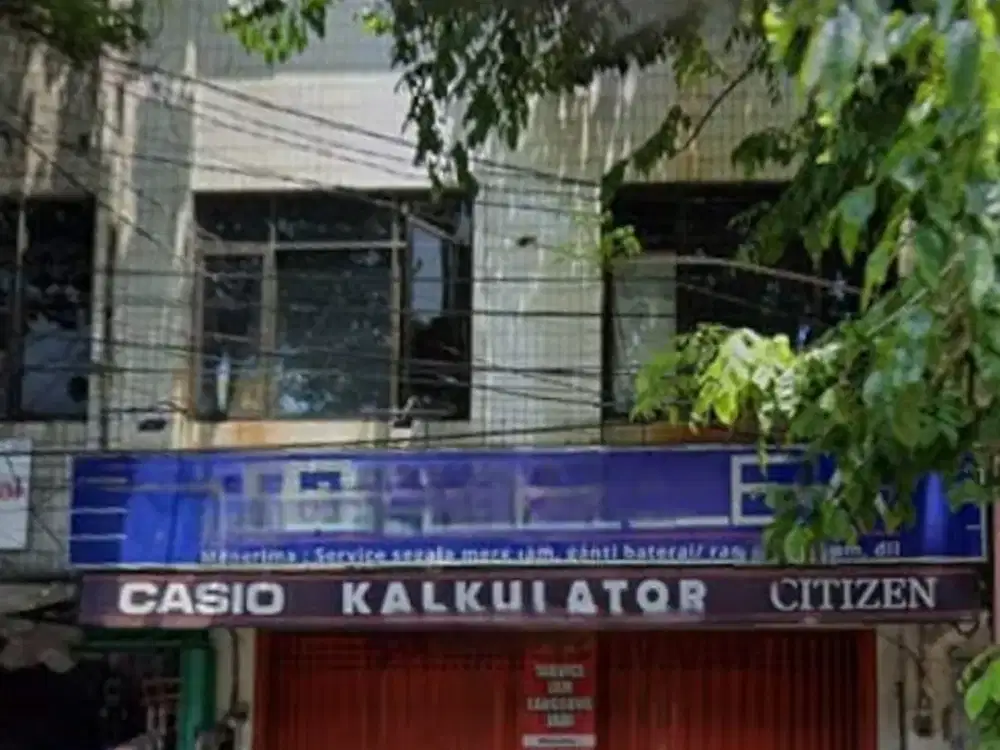 Disewakan Ruko 3 Lantai Lokasi Strategis di Pucang