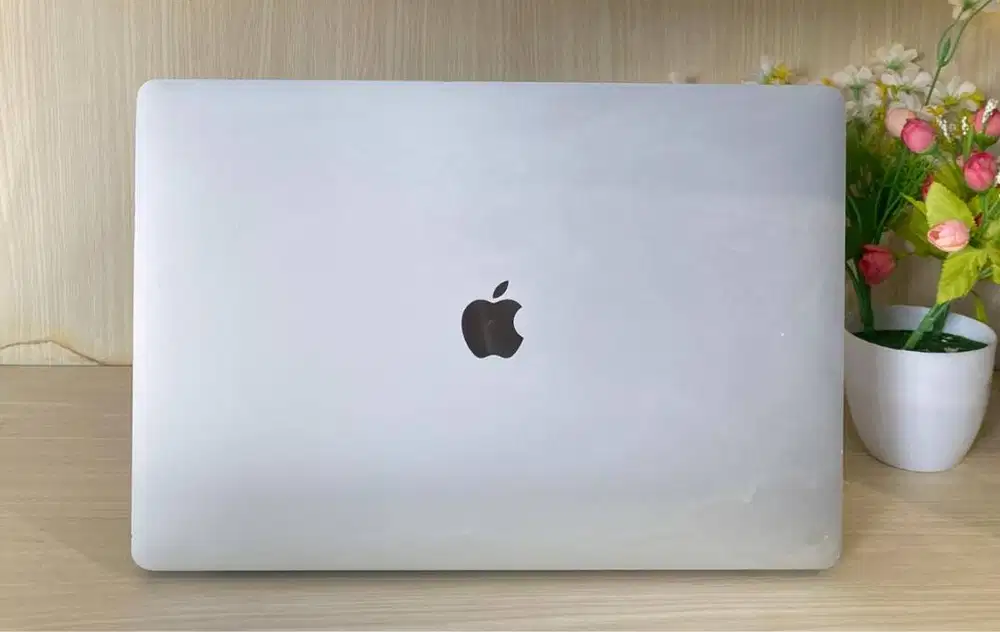 MacBook Pro A2141 (2019) 16 Core I9 Ram 16GB SSD 1TB Penyimpanan Luas
