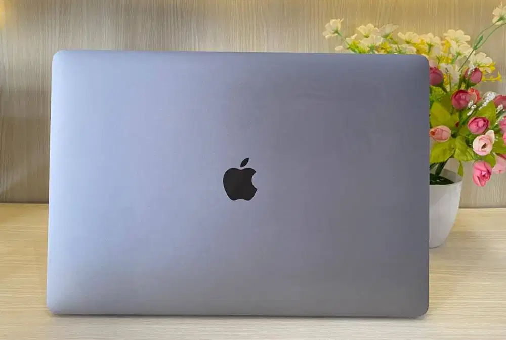 MacBook Pro 2017 (A1707) 15 Dual VGA Intel Core I7 16/256GB TouchBar