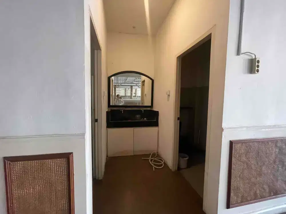 DISEWAKAN CEPAT RUMAH USAHA PESANGGRAHAN JAKARTA BARAT LUAS 256m2 STRATEGIS