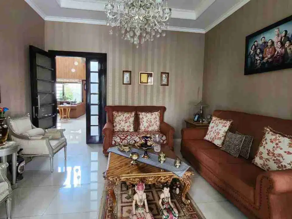 FORSALE
TURUN HARGA !!!
Rumah Mewah 2 Lantai,
FULL FURNISHED