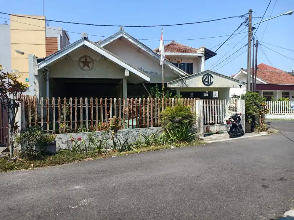MURAH BANGET !RUMAH HITUNG TANAH LOKASI TURANGGA STRATEGIS DEKAT TAMAN SAYAP BUAHBATU BANDUNG
