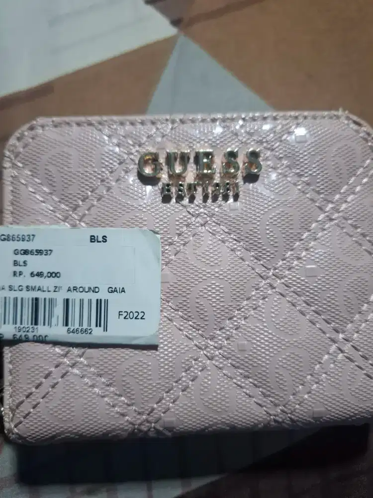 Di jual domoet wanita merk guess
