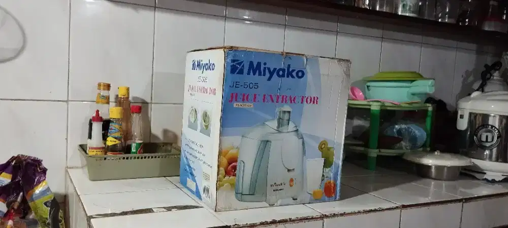 Juicer Miyako tipe JE 505