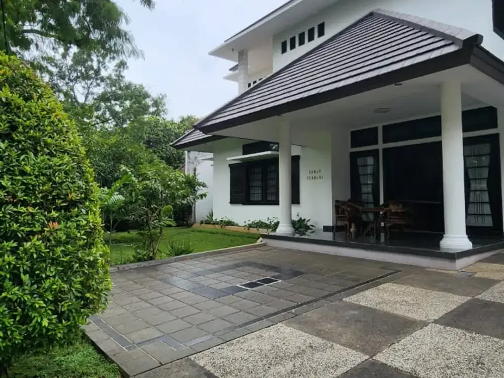TURUN HARGA  Rumah Mewah 2 Lantai, FULL FURNISHED  LOKASI STRATEGIS