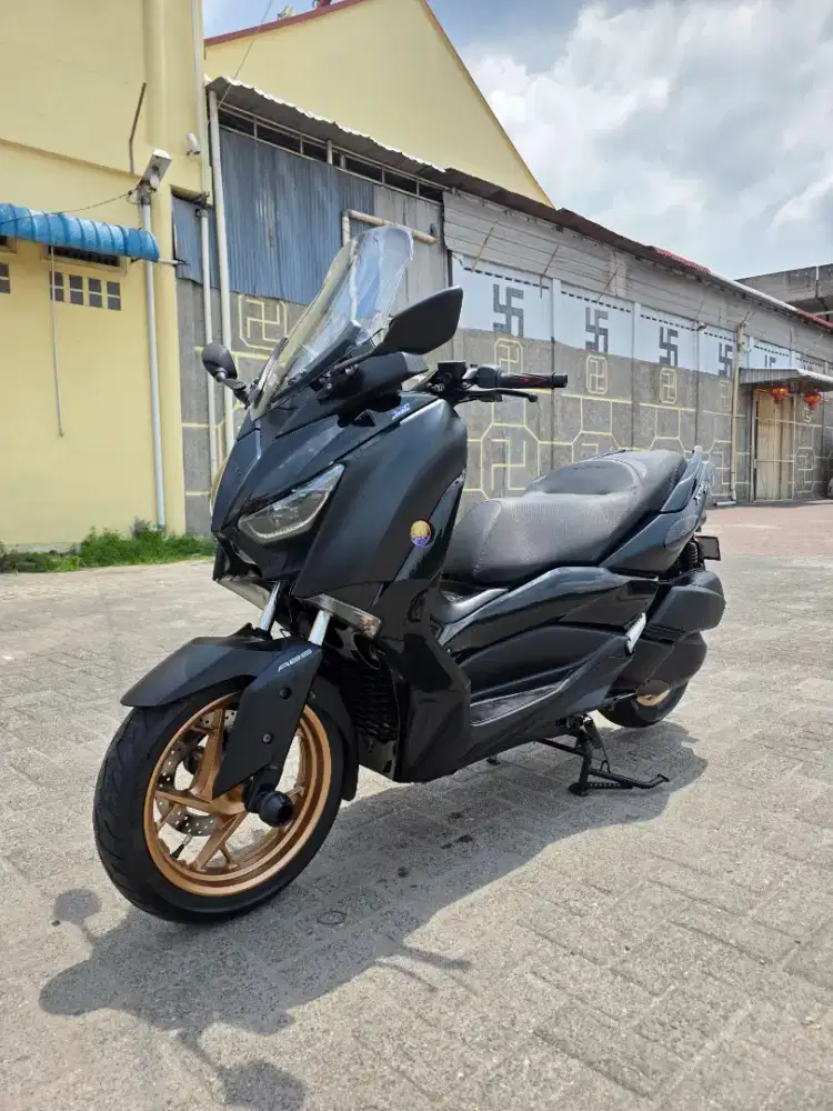 Yamaha Xmax Hitam 2021