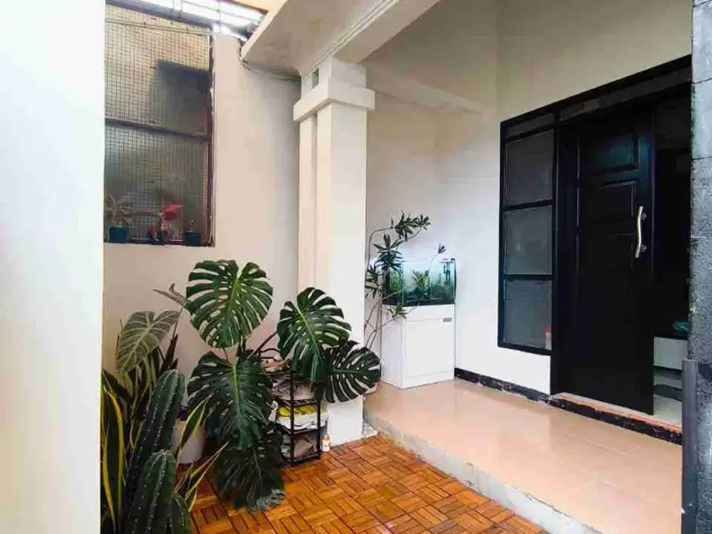 DIJUAL RUMAH TERAWAT AREA PADASUKA CIMAHI TENGAH