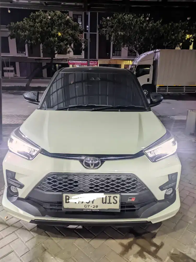 TOYORA RAIZE CVT TSS TWO TONE AT 2023 1000CC