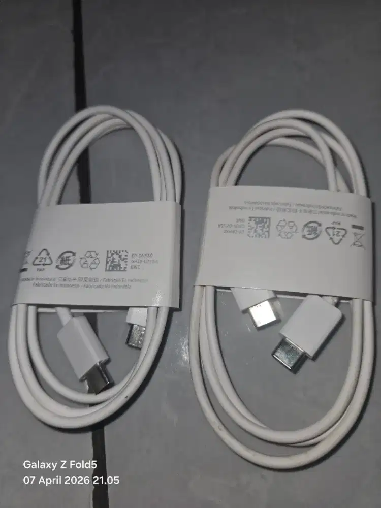 Kabel data c to c..baru blm dipakai original indonesia..cod bjb