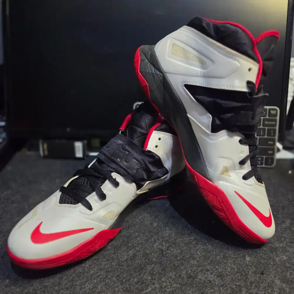 Sepatu NIKE basket
